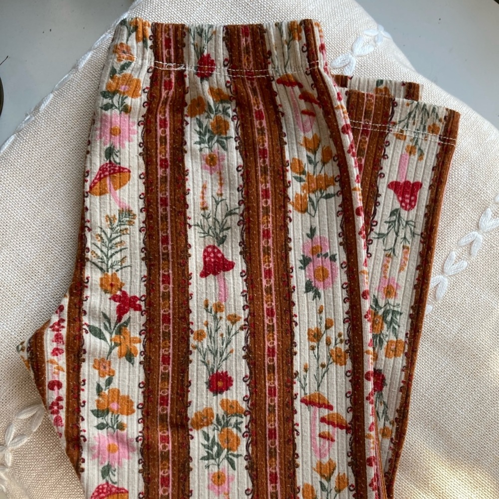 Children’s mushroom leggings! Adorable 3T Floral Striped Kids leggings.
